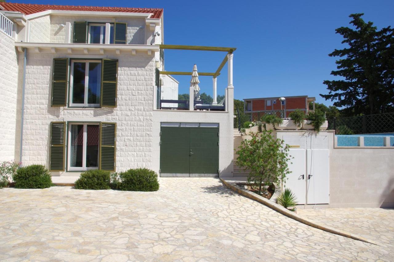 Holiday Home Nevista Сумартін Екстер'єр фото